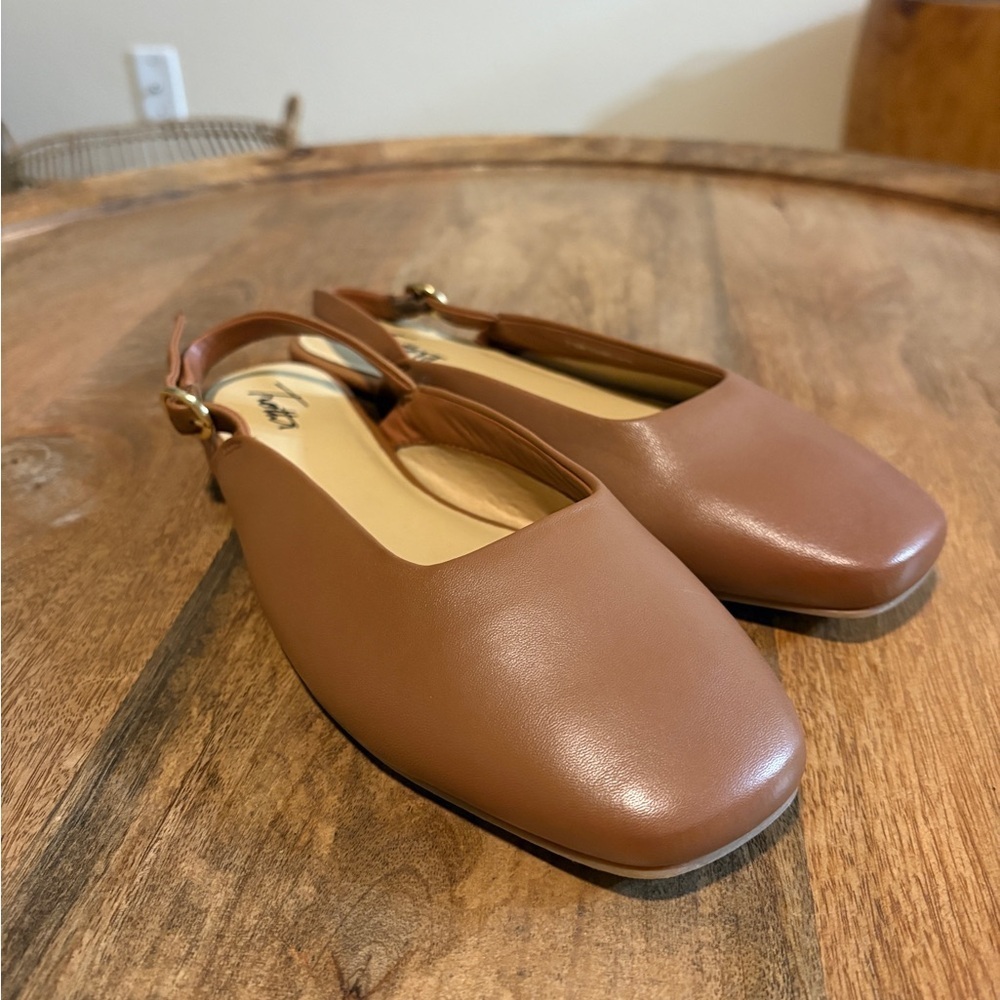 NWOT Trotters Womens Holly Slingback Shoes Flat Heel Square Toe Brown Size 7.5W